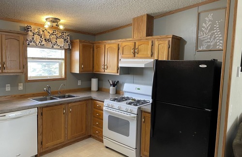 Dawson Casa | Located right off main roads - with access to fishing, boating & hunting nearby!
