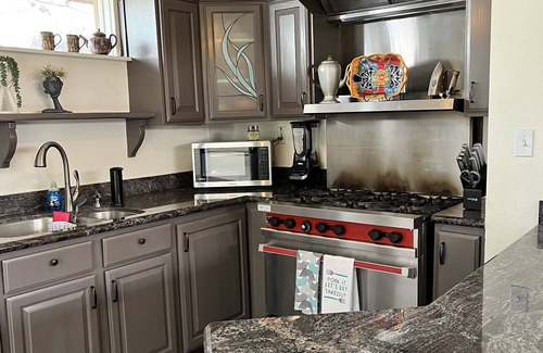 West Old Town Casa | Located within in Old Town Albuquerque Walking Distance to shops and museums
