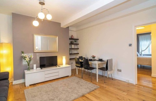Somers Town Apartamento | Location! 2 bed/2bath - Pro Host