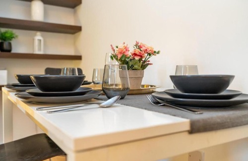 Somers Town Apartamento | Location! 2 bed/2bath - Pro Host