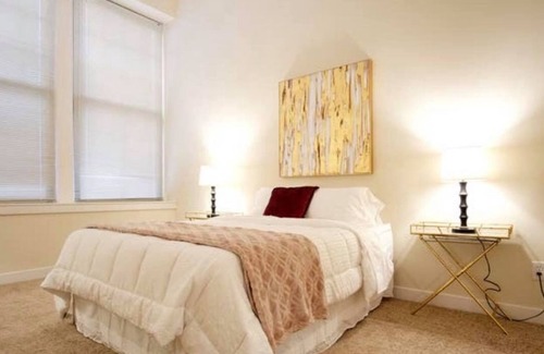 Wholesale District Condominio | UBICACIÓN: 2br 2ba Condo en el corazón del centro de Indy