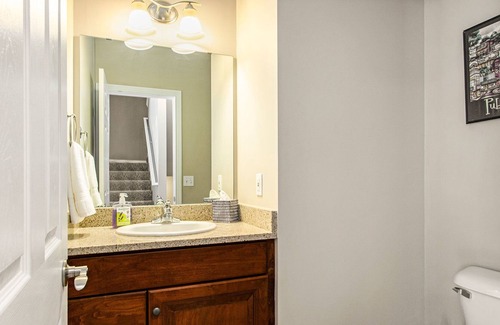 Notre Dame Casa | Location! Beautiful Townhome- Only 2 blocks to Notre Dame-sleep 10
