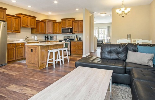 Notre Dame Casa | Location! Beautiful Townhome- Only 2 blocks to Notre Dame-sleep 10