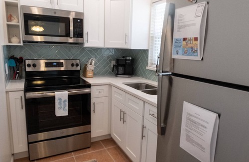 Ilexhurst Condominio | LOCATION!! Cabana just steps from the beach!