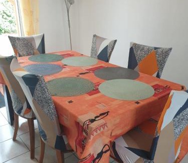Douarnenez Casa | Location de vacances avec terrasse pour 6 pers, à 2 mn des plages, centre ville et commodités