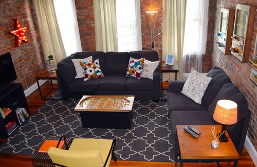 Over-the-Rhine Apartamento | Ubicación + Diseño OTR Gem, ¡Más estacionamiento gratis!