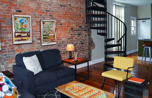 Over-the-Rhine Apartamento | Ubicación + Diseño OTR Gem, ¡Más estacionamiento gratis!