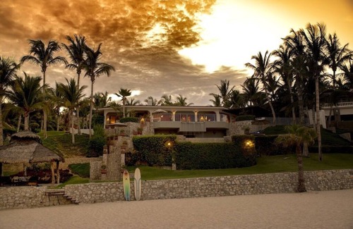Rancho Cerro Colorado Casa | UBICACIÓN! UBICACIÓN! UBICACIÓN! Villa frente al mar