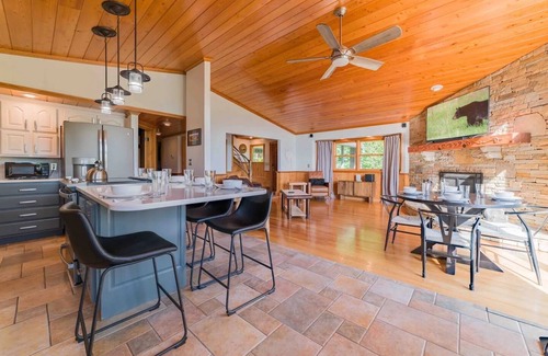 Pittman Center Cabina | Location Location Location ! Resort Pools , Hot Tub ! MILLION DOLLAR VIEW !!