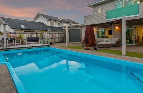 Ohope Casa | Location Location Location This ticks all boxes Sun, surf plus landscapped pool!