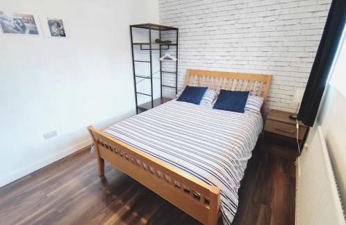 Shadwell Apartamento | Location Location Location, Whole apartment for you!