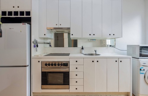 Fitzroy Apartamento | Location! Location! Sunny, central Fitzroy Studio