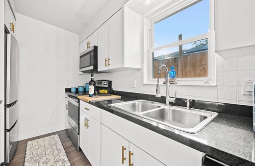 North East Park Casa | Location! Minutes from downtown St Pete, MCM Pool Home Walk to Everything