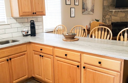 Helen Cabaña | 🍺LOCATION!! Only 1 mile to downtown Helen. 2 Bedroom, 2 Bath. Gated Community.