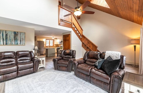 Intervale Casa | Location, pool, games, king bed!