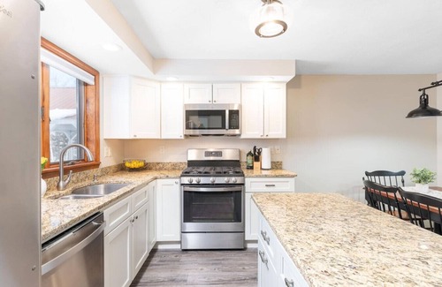 Intervale Casa | Location, pool, games, king bed!