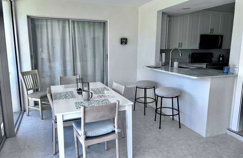 Chateaux Sur Mer Casa | Ubicación y privacidad! Casa con piscina cerca de la playa