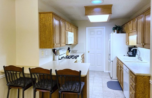 Bentonville Casa | Location! Slaughter Pen Trail, Museums, Walmart. King Bed too!
