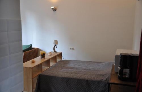 Sorgues Apartamento | location studio meublé avec jardin