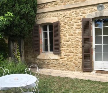 Sorgues Apartamento | location studio meublé avec jardin