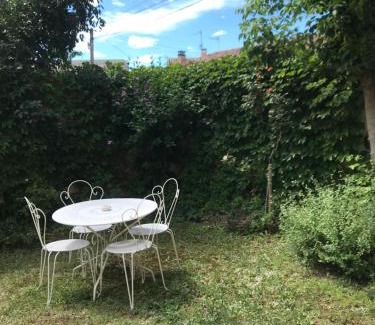 Sorgues Apartamento | location studio meublé avec jardin