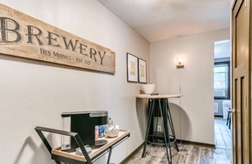 Des Moines Condominio | Location! This 2BR is Located perfectly 5 min from downtown and Ingersoll Ave.