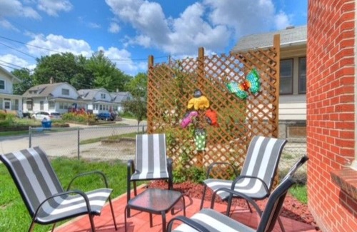 Des Moines Condominio | Location! This 2BR is Located perfectly 5 min from downtown and Ingersoll Ave.