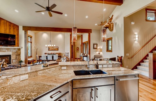 The Highlands Casa | NUEVA LISTA ¡Ubicación! ¡Puntos de vista! ¡Lujo! ¡Espacio para todos!