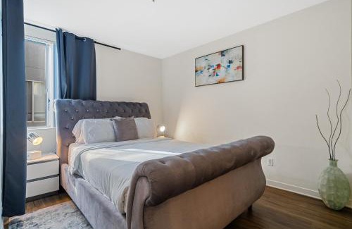 Downtown Apartamento | Location Walk to the beach Chic Condo!