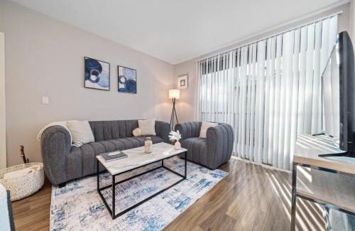 Downtown Apartamento | Location Walk to the beach Chic Condo!