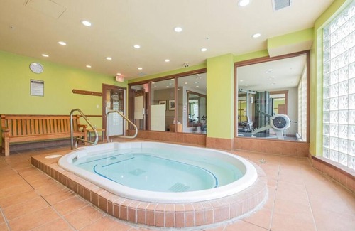 Village North Apartamento | Location with Views - 2BDR Penthouse Whistler Village