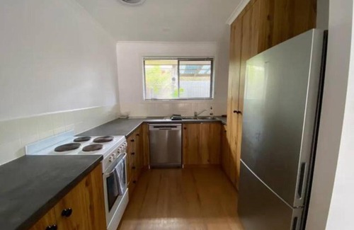 Inverloch Villa | Loch'd Inn - walking distance to town and beach