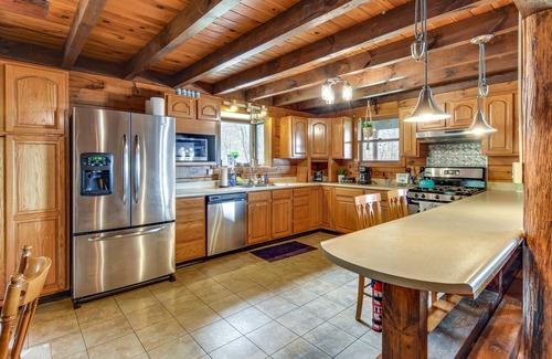 Lock Haven Cabina | Lock Haven Cabin w/ Wood Stove & Mountain View!