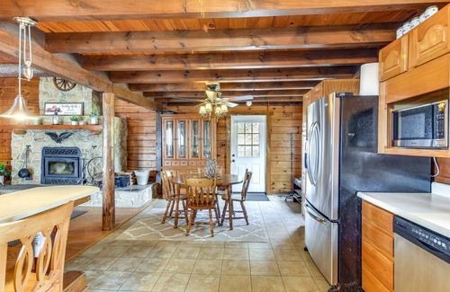 Lock Haven Cabina | Lock Haven Cabin w/ Wood Stove & Mountain View!