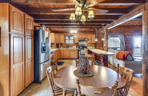 Lock Haven Cabina | Lock Haven Cabin w/ Wood Stove & Mountain View!