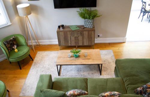 Castlefield Casa | Lock Keepers Cottage - Detached House in the city