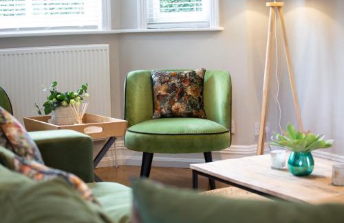 Castlefield Casa | Lock Keepers Cottage - Detached House in the city