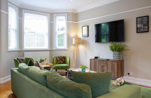 Castlefield Casa | Lock Keepers Cottage - Detached House in the city