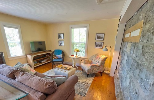 Rideau Lakes Casa | Lockmaster's House, Davis Lockstation, Parks Canada
