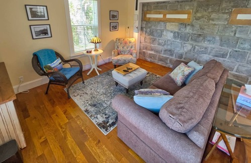 Rideau Lakes Casa | Lockmaster's House, Davis Lockstation, Parks Canada