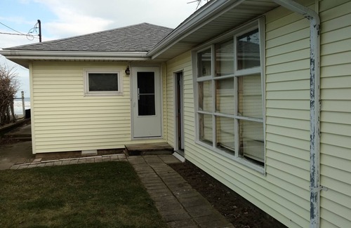 Oak Harbor Cabaña | Locust Point Beach Cottage