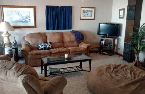 Oak Harbor Cabaña | Locust Point Beach Cottage