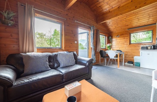 Brazzacott Casa | Bramley Hot Tub Lodge by Interhome