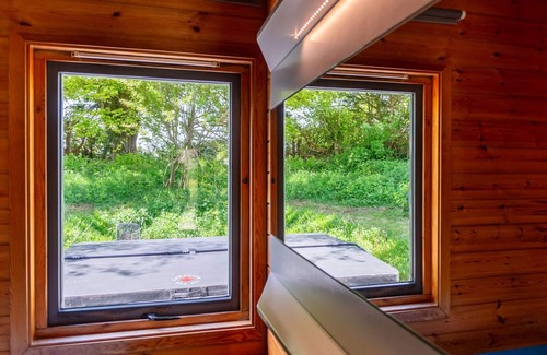 Brazzacott Casa | Bramley Hot Tub Lodge by Interhome