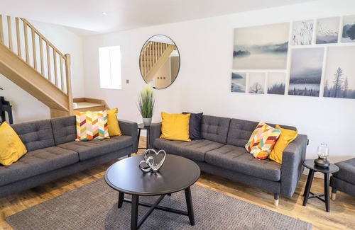 Aubourn Cabina | LODGE 24, pet friendly, with hot tub in South Hykeham