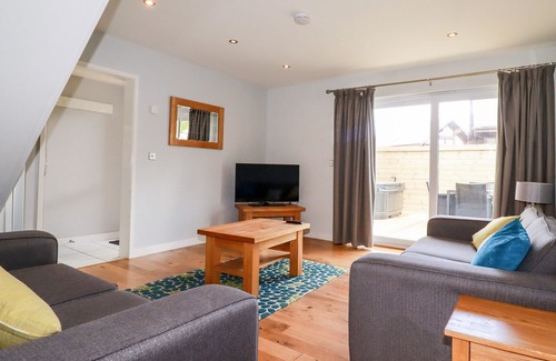 Winnard's Perch Cabina | LODGE 49A, pet friendly, with hot tub in Winnard's Perch