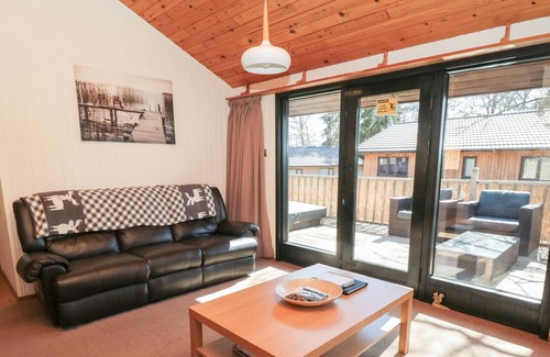 Otterburn Casa | LODGE 5, pet friendly, with hot tub in Otterburn