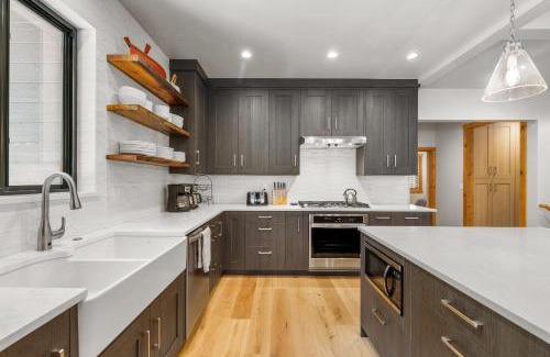 McCall Casa | Lodge at Alexander - 8 bd - Hot tub - GameRm - AC - Trailer parking - Fireplace - Fire pit