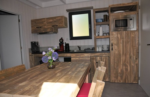Vic-le-Comte Apartamento | Celtillos - Pmr-Lodge-Baño con bañera-Vista a la Montana