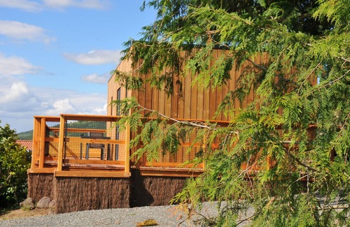 Vic-le-Comte Apartamento | Celtillos - Pmr-Lodge-Baño con bañera-Vista a la Montana